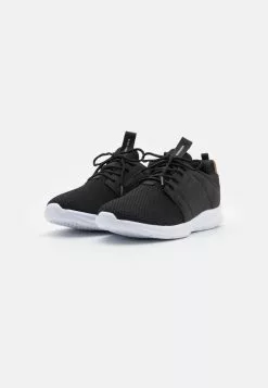 Pier One Sneakers Laag