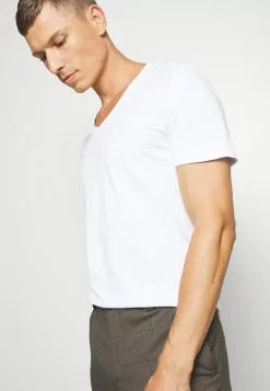 Pier One 2 PACK - T-shirt Basic -Pier One Winkel 8a50f47374ab42e380a66ae8b1778f0e