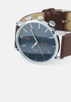 Pier One SET - Horloge -Pier One Winkel d8eb40e413044f2f9977295a8557790d